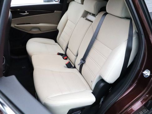 Used 2018 Kia Sorento LX image 10