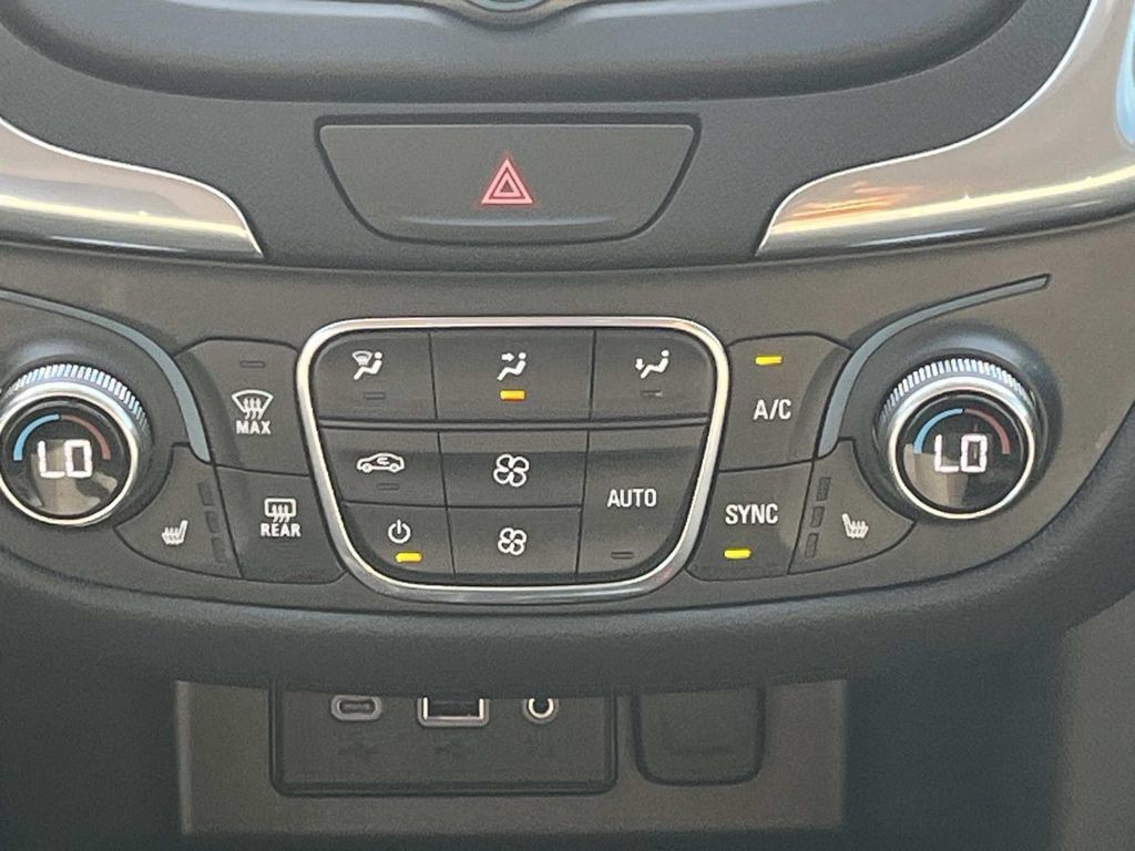 Used 2021 Chevrolet Equinox LT FWD image 17