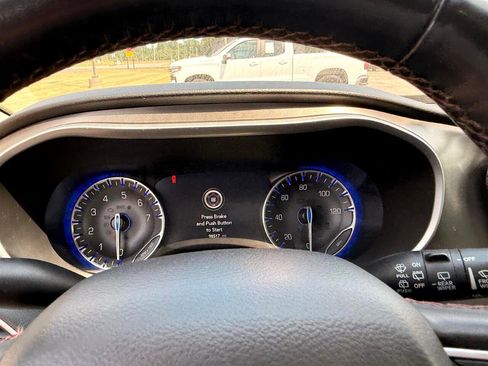 Used 2020 Chrysler Pacifica Touring-L w/ Advanced Safetytec Group image 10