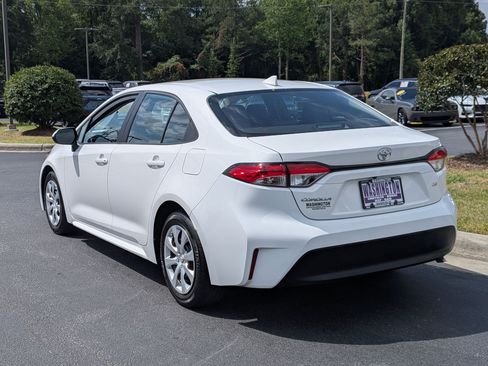 Used 2025 Toyota Corolla LE FWD image 7