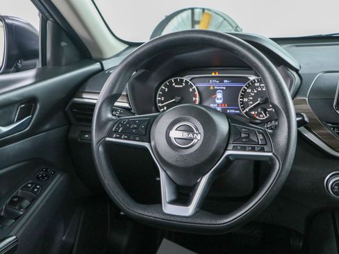 Used 2024 Nissan Altima 2.5 SV FWD image 12
