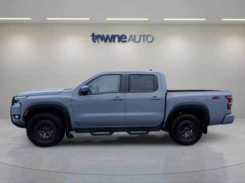 Used 2025 Nissan Frontier PRO-4X AWD/4WD image 2