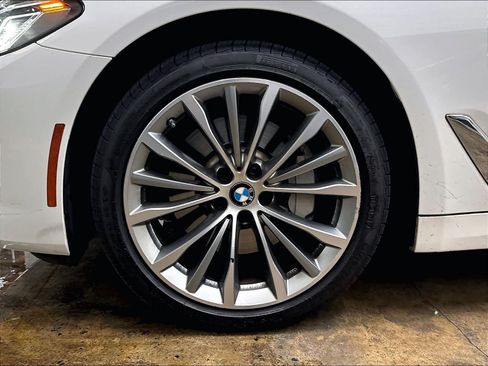 Used 2023 BMW 530i w/ Executive Package RWD image 12