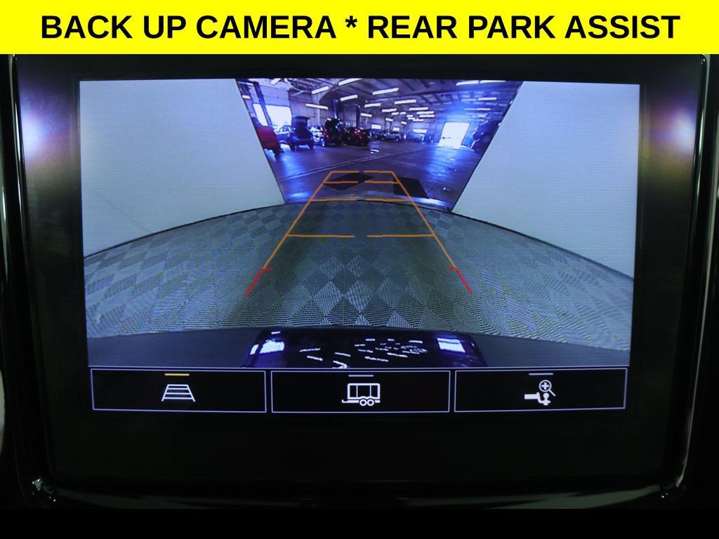 Used 2023 Chevrolet Traverse LT FWD image 7