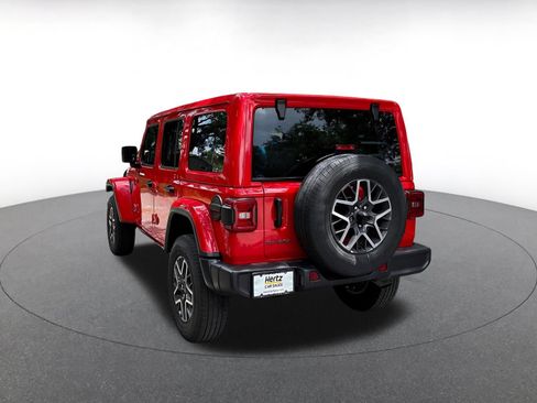 Used 2025 Jeep Wrangler Unlimited Sahara AWD/4WD image 5