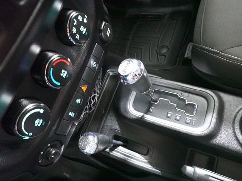 Used 2016 Jeep Wrangler Sahara image 19