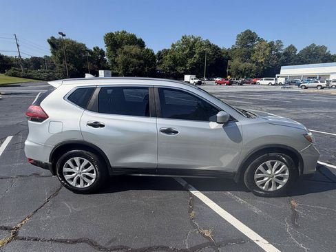 Used 2018 Nissan Rogue S FWD image 4
