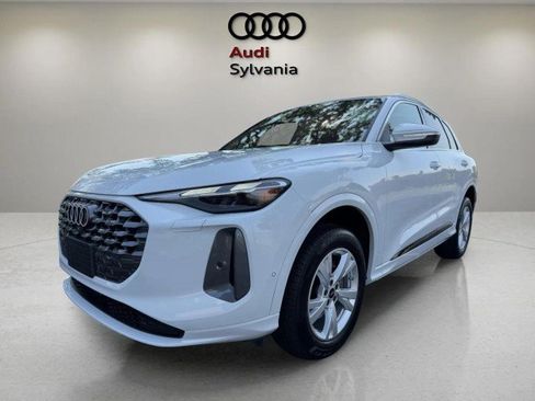 Certified 2025 Audi Q5 Premium w/ Convenience Package AWD/4WD image 4