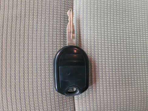 Used 2014 Ford Taurus SEL image 32