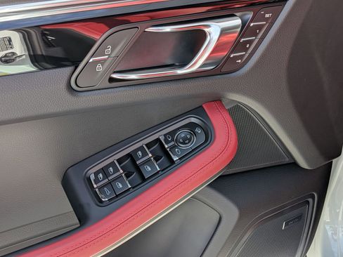 New 2026 Porsche Macan Turbo image 15