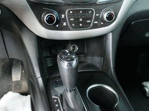 Used 2018 Chevrolet Equinox LT AWD/4WD image 17