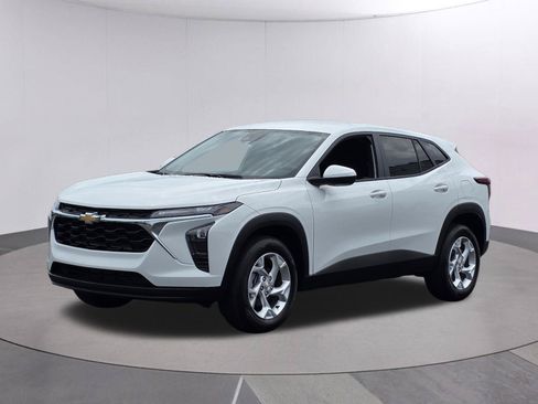 Used 2026 Chevrolet Trax LS w/ LS Convenience Package FWD image 1