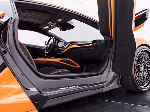 Used 2025 Lamborghini Revuelto AWD/4WD image 51