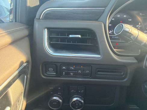 Used 2022 GMC Yukon SLT w/ SLT Premium Package AWD/4WD image 15