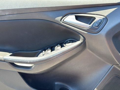 Used 2015 Ford Focus SE FWD image 8