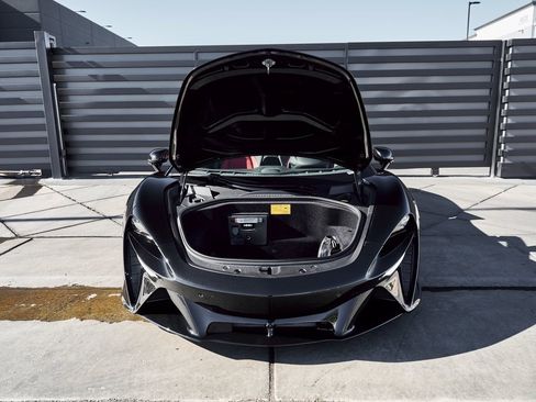 Used 2025 McLaren Artura Spider image 16