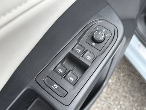 Used 2025 Volkswagen Taos SE FWD image 22