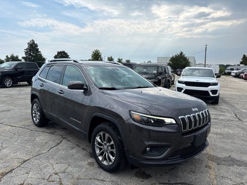 Used 2019 Jeep Cherokee Latitude Plus w/ Comfort/Convenience Group AWD/4WD image 4