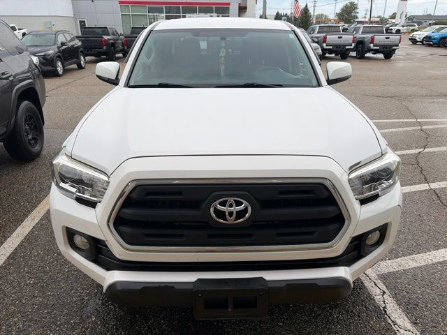 Used 2016 Toyota Tacoma SR5 w/ SR5 Appearance Package (SN) AWD/4WD image 3