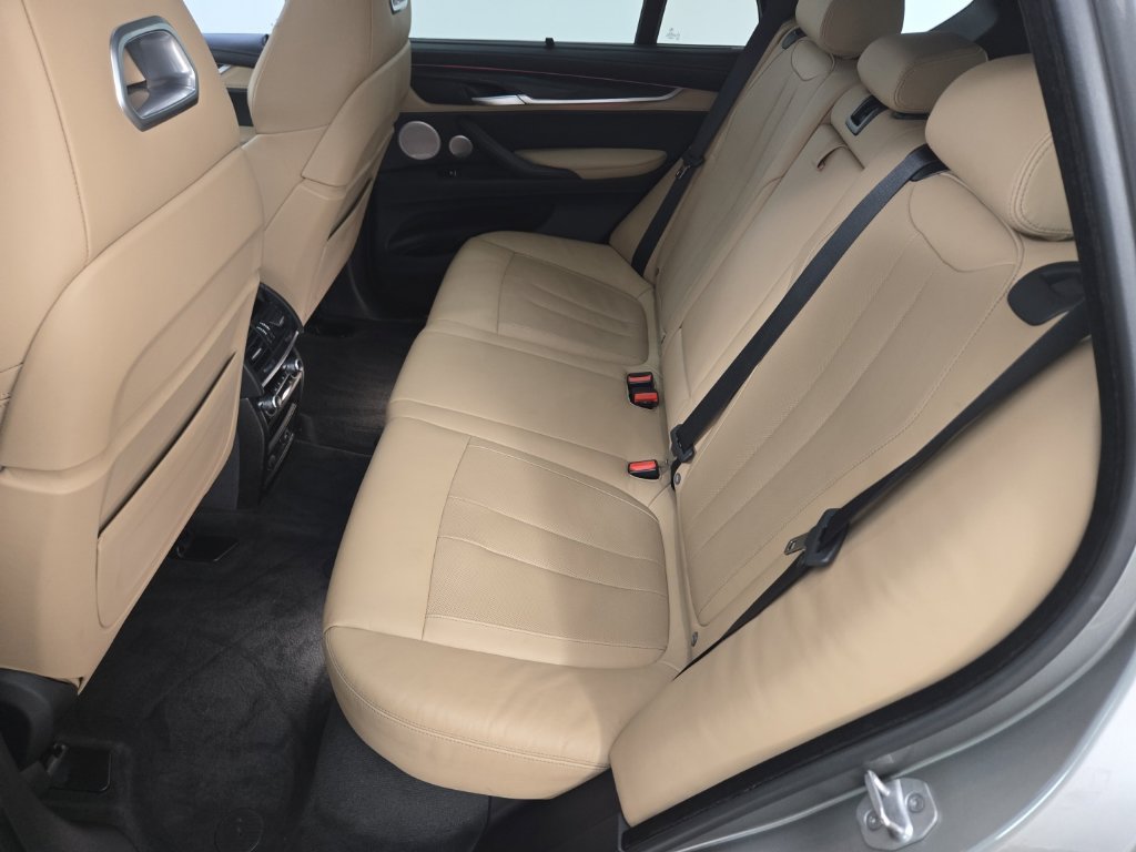 Used 2017 BMW X5 M AWD/4WD image 26
