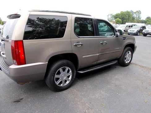 Used 2007 Cadillac Escalade AWD w/ Information Package image 13