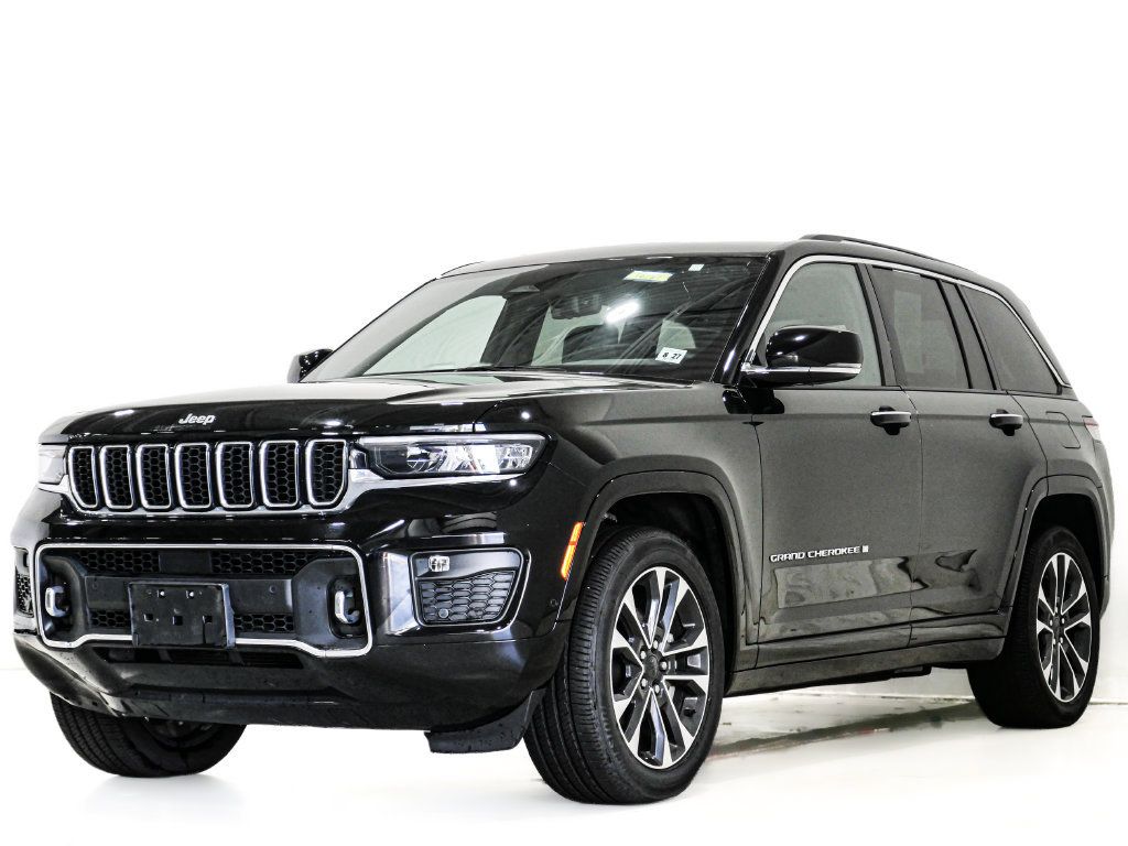 Used 2022 Jeep Grand Cherokee Overland w/ Luxury Tech Group IV AWD/4WD image 3