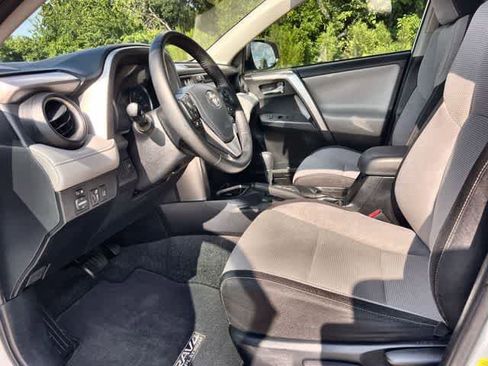 Used 2018 Toyota RAV4 XLE FWD image 3