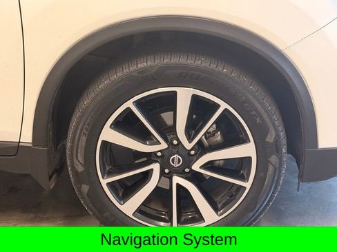 Used 2019 Nissan Rogue SL w/ Premium Package AWD/4WD image 2