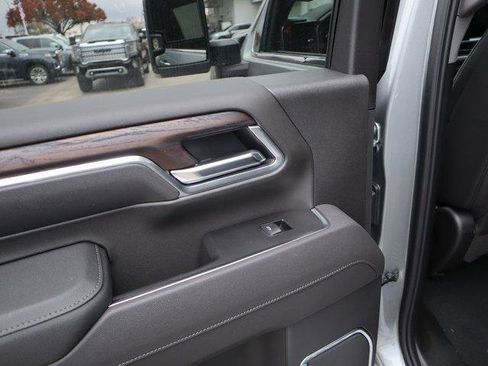 New 2026 GMC Sierra 2500 SLT w/ SLT Convenience Package image 17