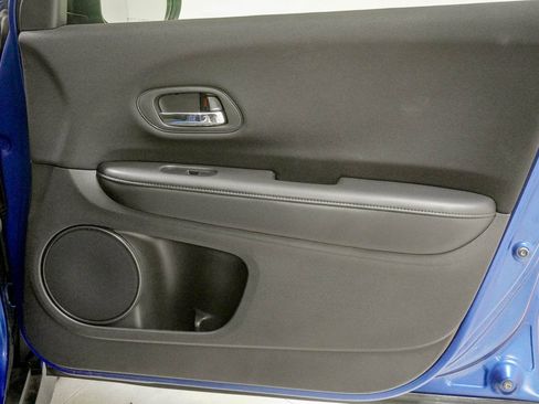 Used 2018 Honda HR-V LX image 30