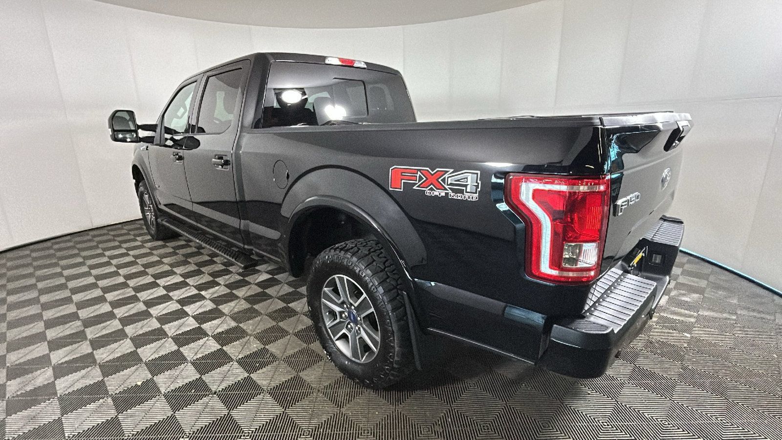 Used 2016 Ford F150 XLT w/ Equipment Group 302A Luxury AWD/4WD image 5