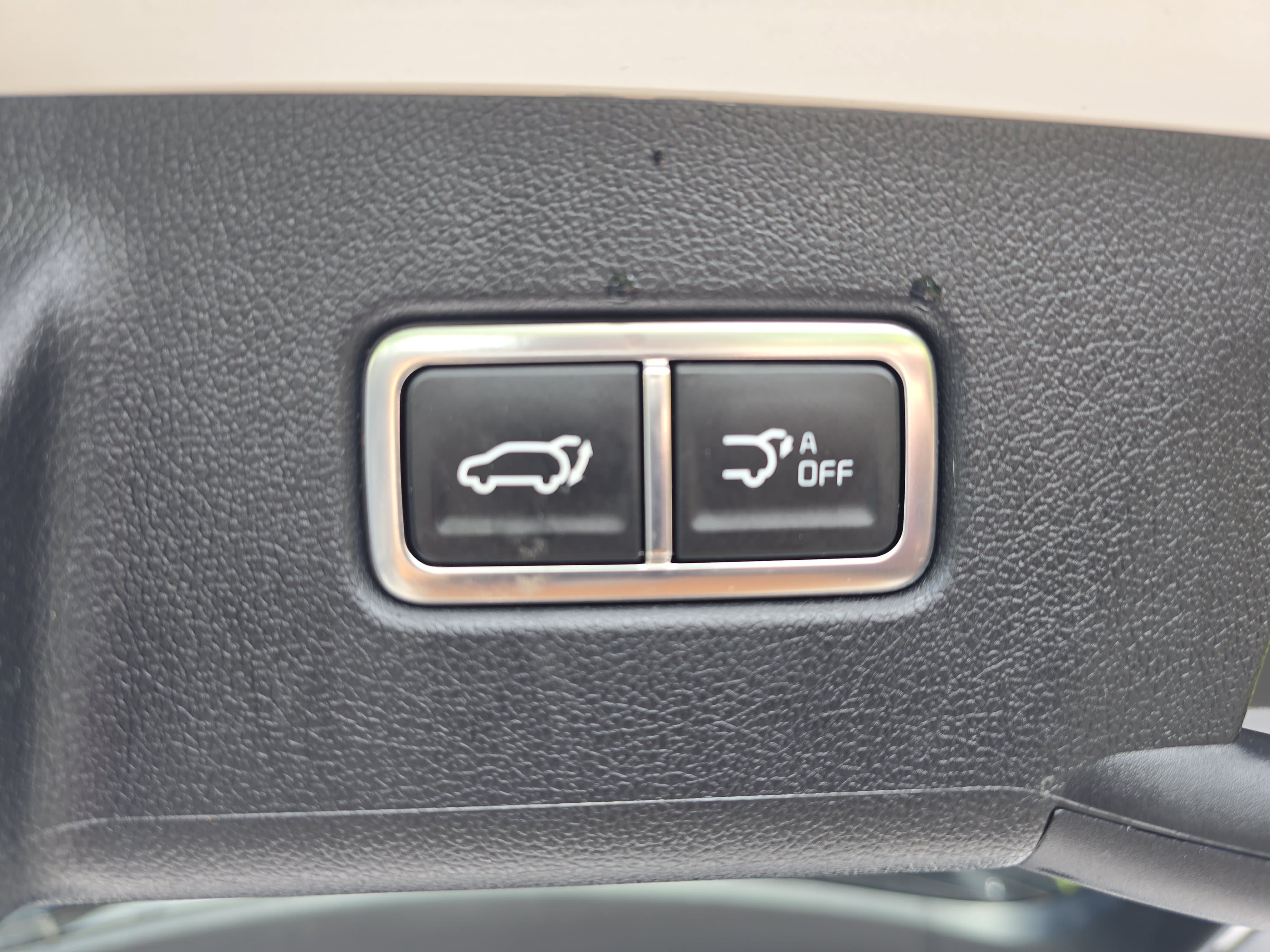 Used 2025 Kia Sorento SX FWD image 14