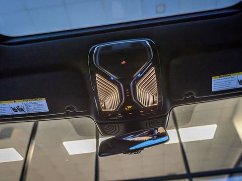 Used 2020 BMW 740i w/ M Sport Package image 34