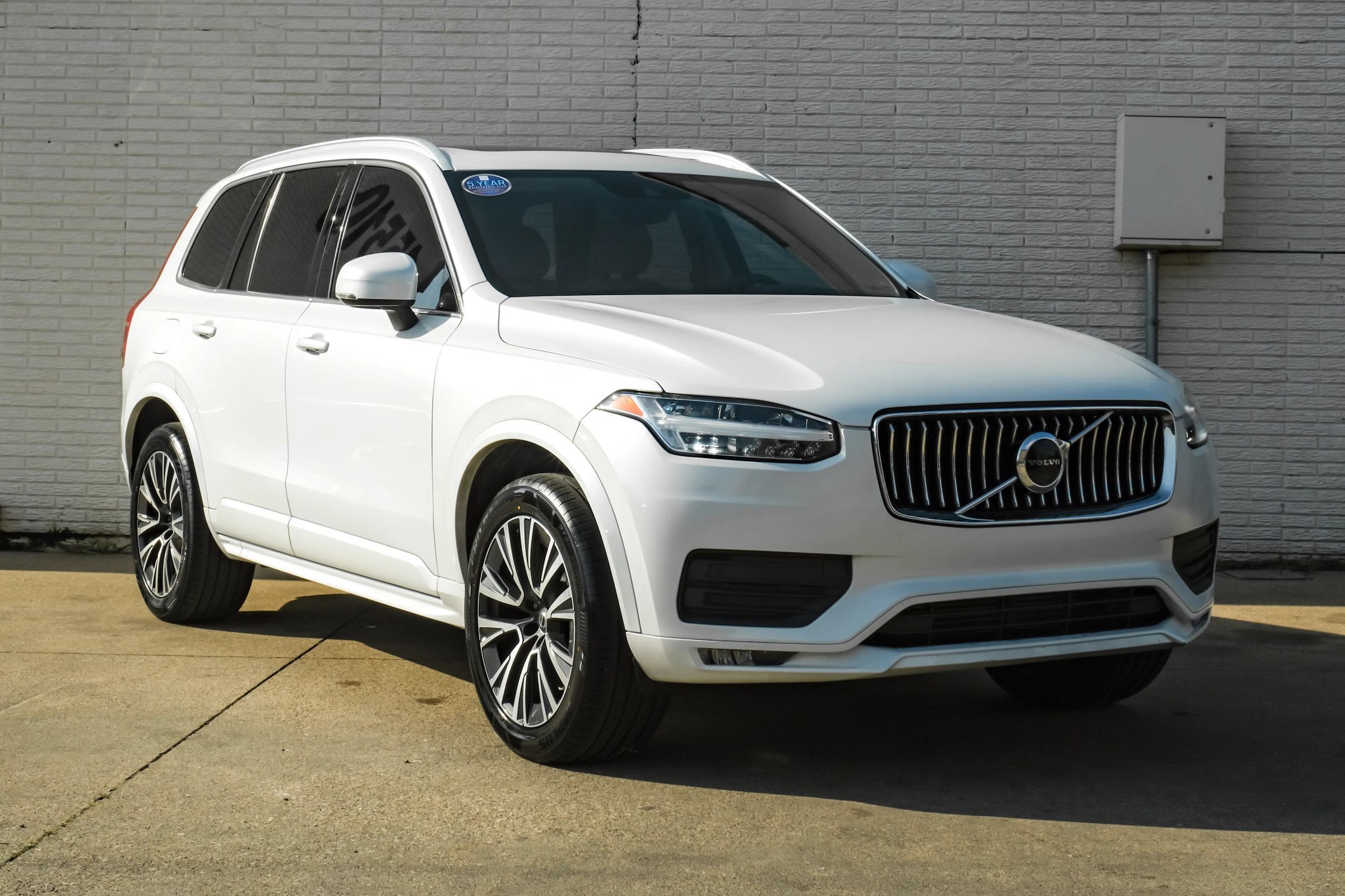 Used 2020 Volvo XC90 T5 Momentum w/ Protection Package Premier FWD image 6