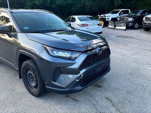 Used 2019 Toyota RAV4 LE w/ Carpet Mat Package AWD/4WD image 8