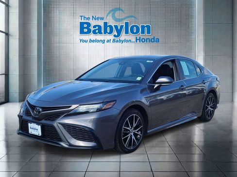 Used 2023 Toyota Camry SE FWD image 1