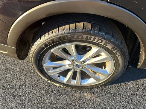 Used 2018 Ford Explorer XLT w/ Equipment Group 202A image 32