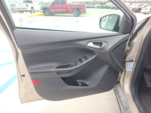 Used 2017 Ford Focus SE image 9