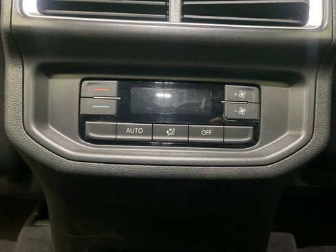 Used 2024 Volkswagen Atlas SE AWD/4WD image 28