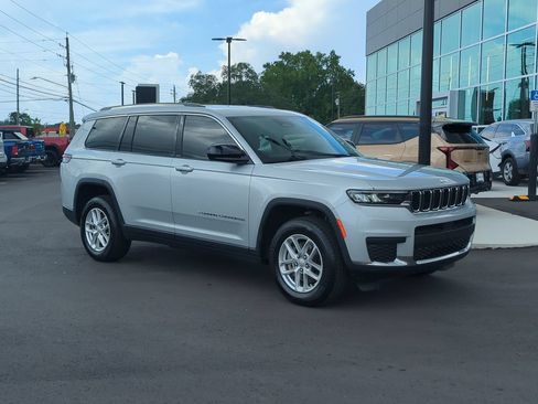 Used 2022 Jeep Grand Cherokee L Laredo w/ Luxury Tech Group I RWD image 9