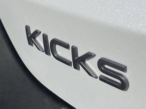 New 2026 Nissan Kicks SR image 8