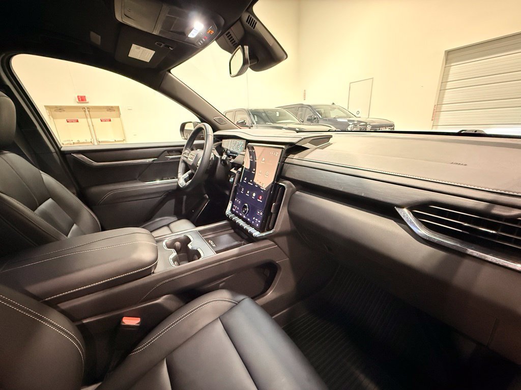 Used 2025 GMC Acadia Elevation w/ Elevation Premium Package FWD image 30