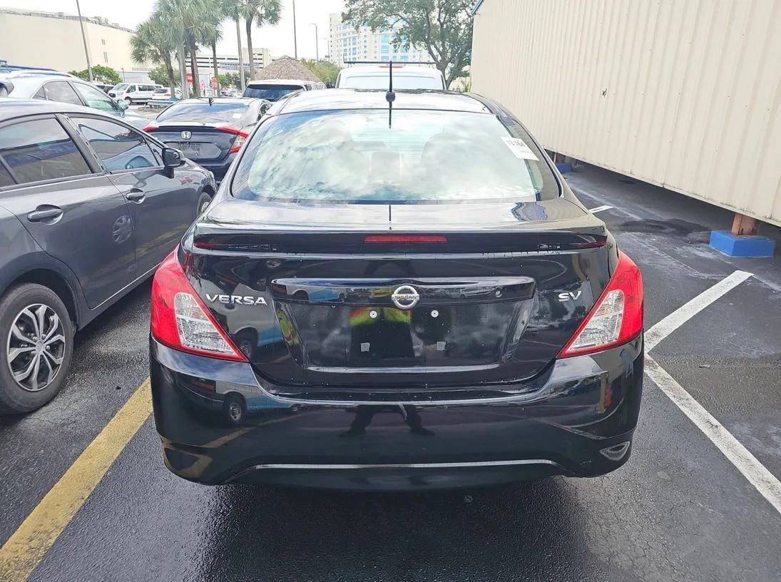 Used 2019 Nissan Versa SV FWD image 5