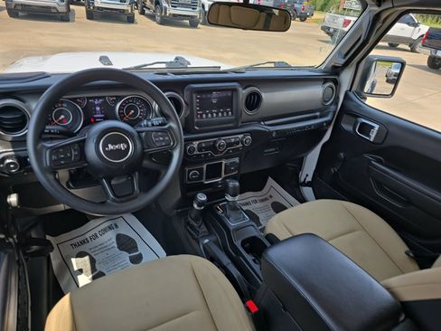Used 2022 Jeep Wrangler Unlimited Sport AWD/4WD image 9