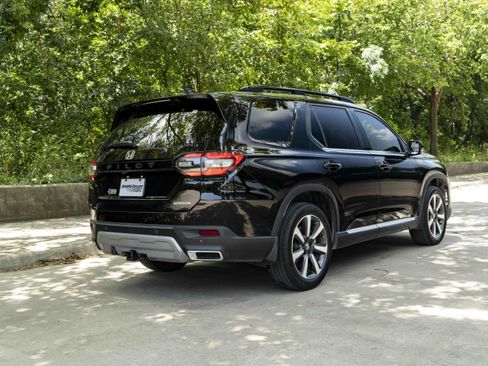 Used 2024 Honda Pilot Touring image 9