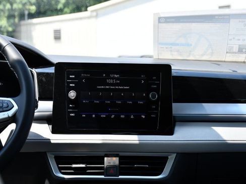 New 2025 Volkswagen Taos SE image 26