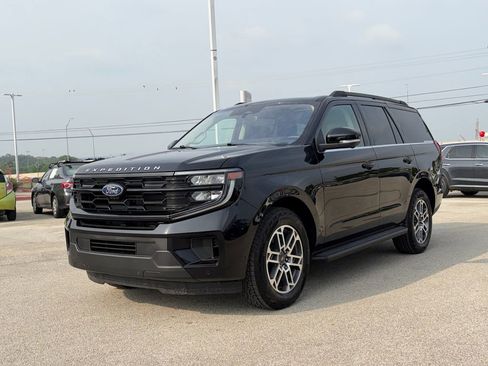 Used 2025 Ford Expedition Active AWD/4WD image 7