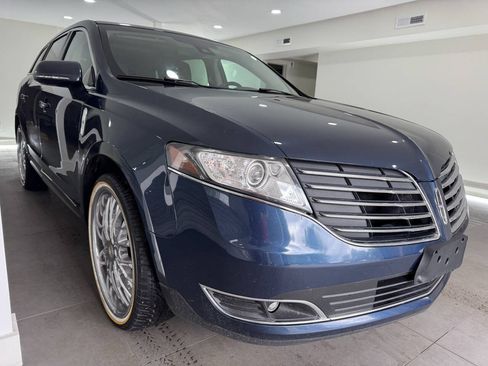Used 2017 Lincoln MKT FWD image 8
