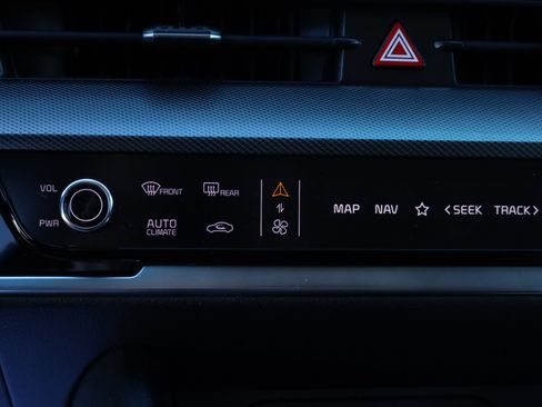 Used 2025 Kia Sportage SX image 10