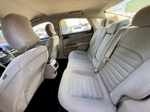Used 2019 Ford Fusion SE FWD image 34